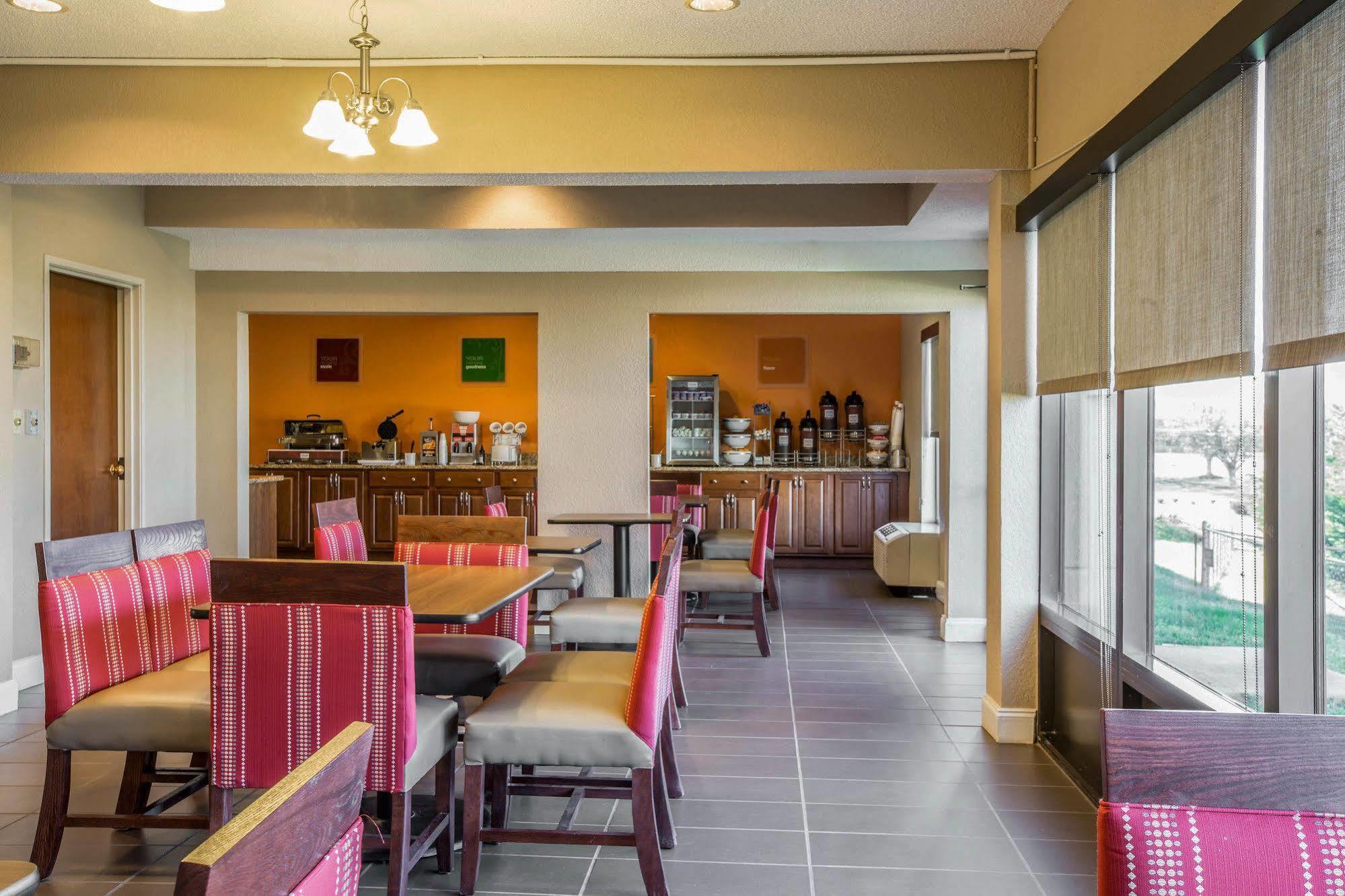 Quality Suites Morristown Exterior photo